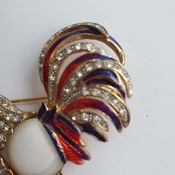 Gorgeous Gold Rooster Brooch Red & Blue Enamel Rhinestones Pearly Cabochon Stone - Picture 5 of 6